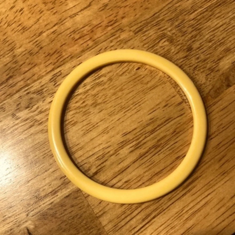 Set of 4 Bakelite Bangles